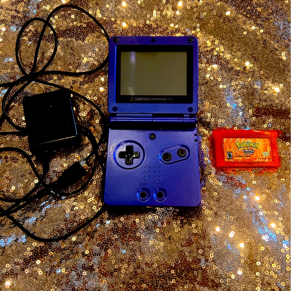 *RARE GAME BOY BUNDLE !* Pokemon fire red game ,Charger ,game console included !
